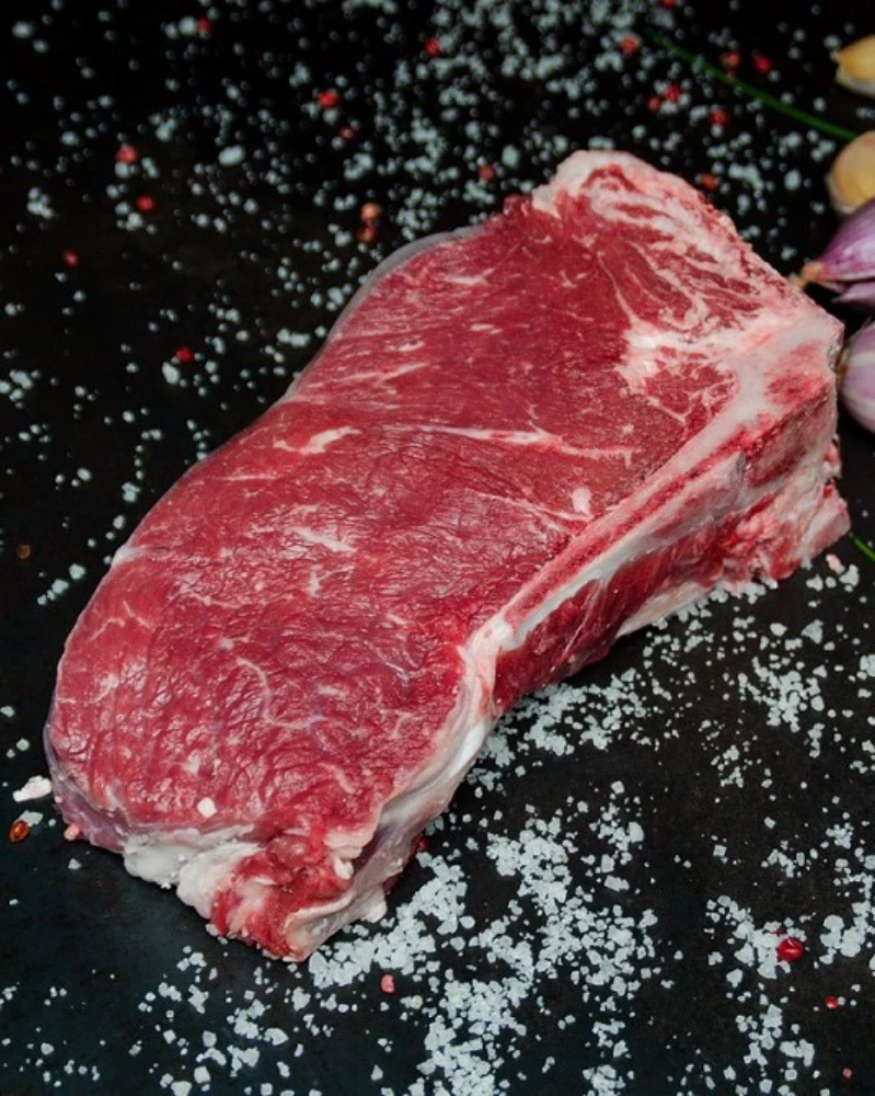 Goveji sirloin steak s kostjo