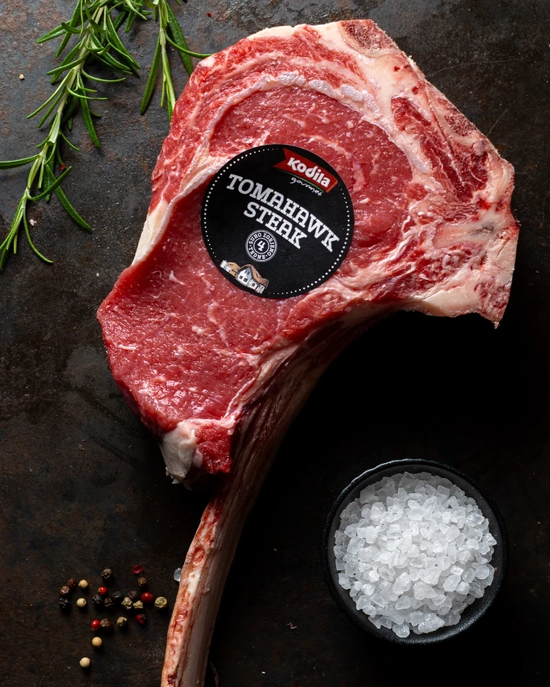 Angus rib eye s kostjo (Tomahawk) steak