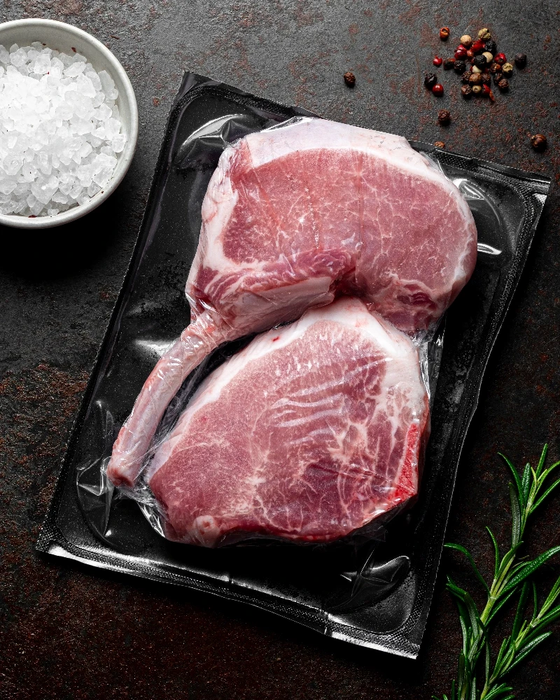 Mangalica kare krona & ledvena s kostmi steak